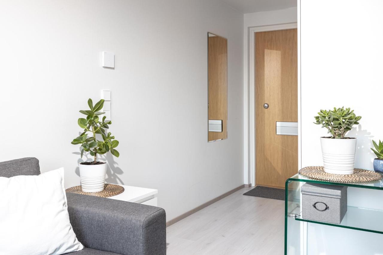 Valoisa Parvekkeellinen Kaksio, Oma Parkkipaikka Appartement Tampere Buitenkant foto